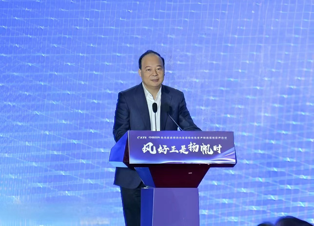 02-配文插图-28圈董事长、总经理曾毓群发表致辞.png